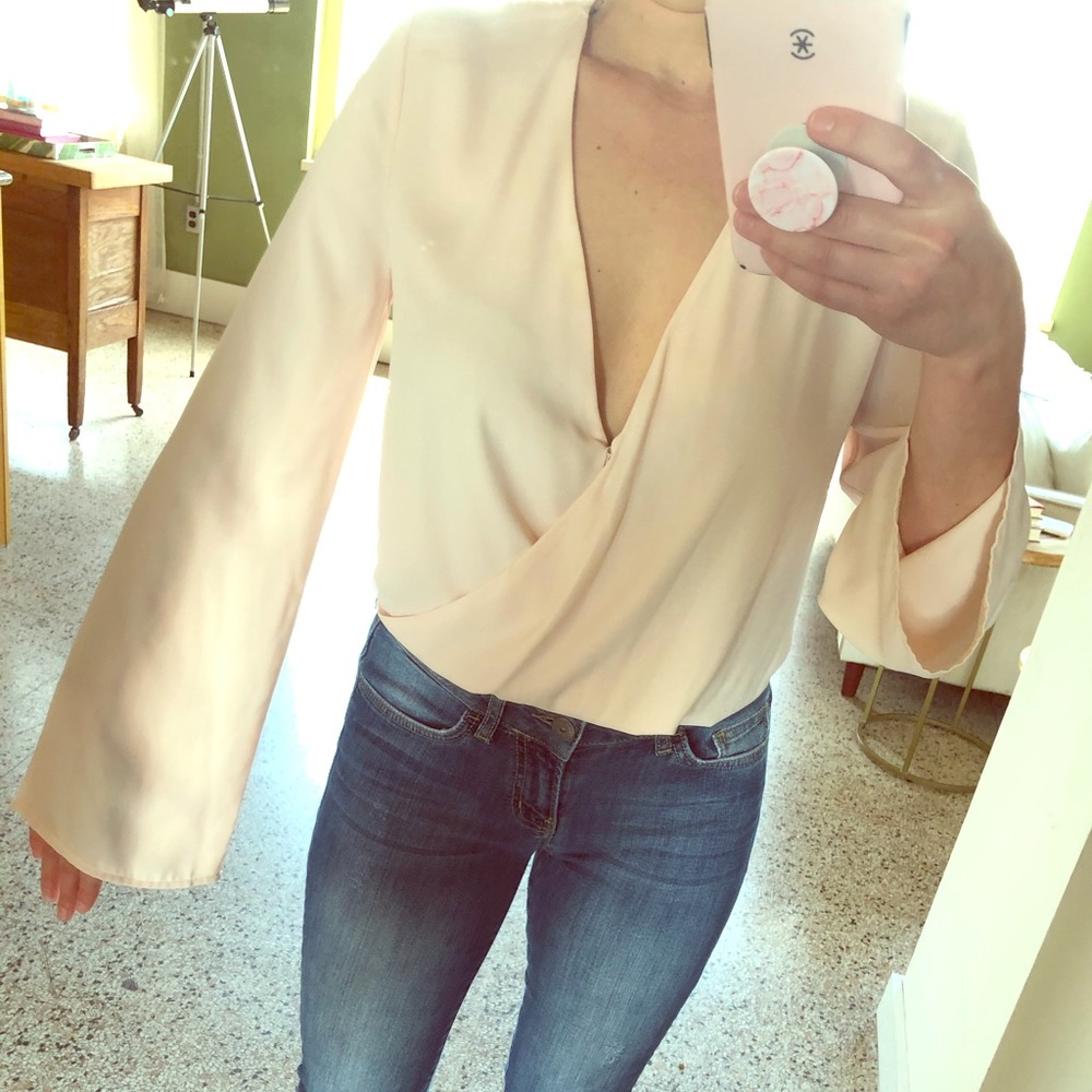 Adorable light pink crop top!